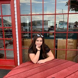 Meet your Posher, Mikaela